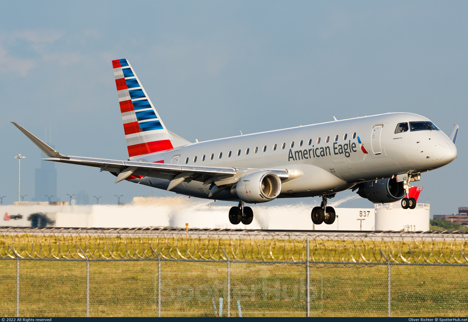 Photo of N421YX - Embraer ERJ-175LR operated by American Eagle (opb Republic Airways)