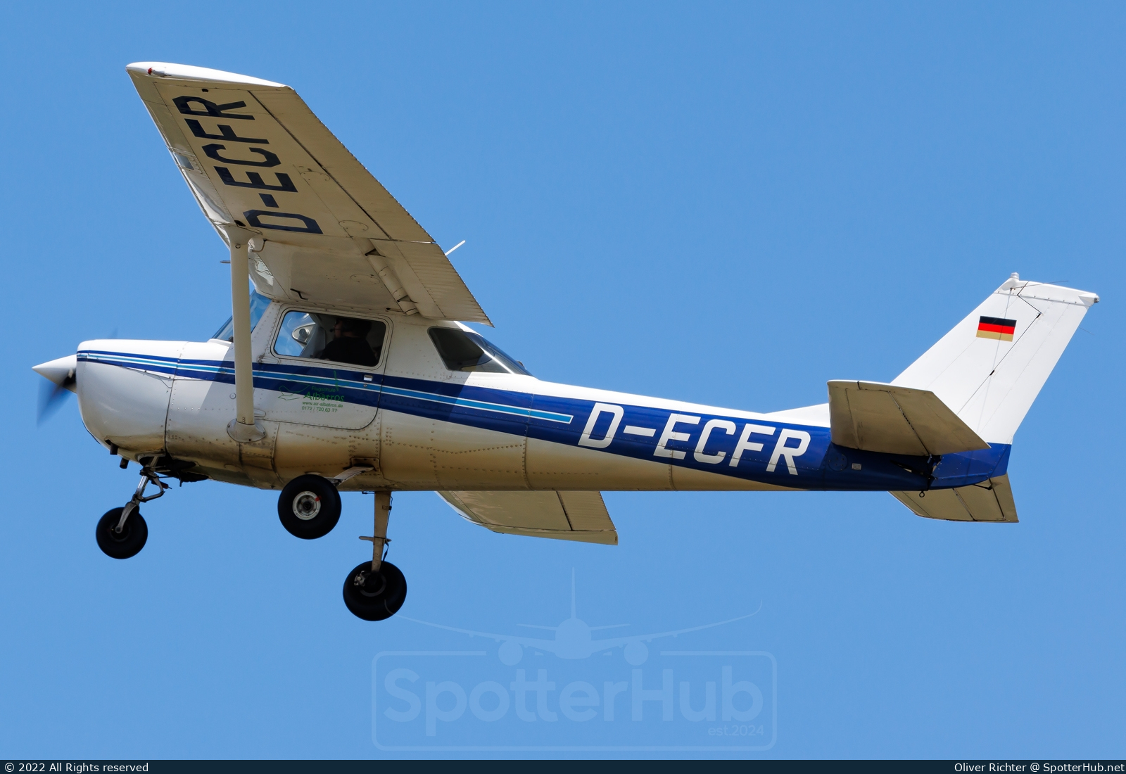 Photo of D-ECFR - Reims-Cessna F150K operated by Flugschule Albatros
