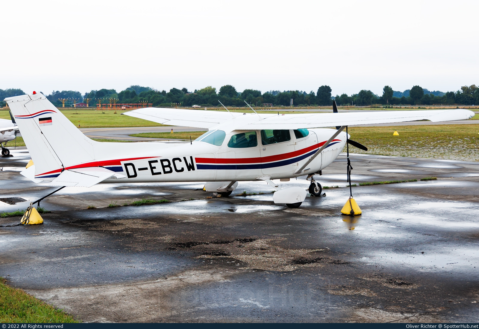Photo of D-EBCW - Cessna R172K Hawk XP II operated by Flugausbildungsverein Erdmannhausen