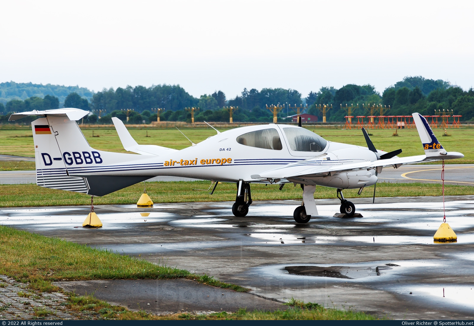 Photo of D-GBBB - Diamond DA42 Twin Star operated by Air-Taxi Europe