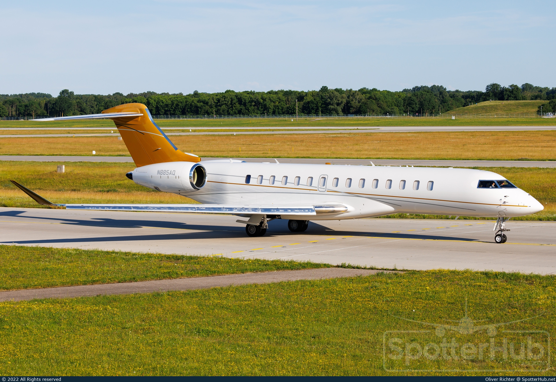 Photo of N885AQ - Bombardier Global 7500 operated by Executive Jet Management
