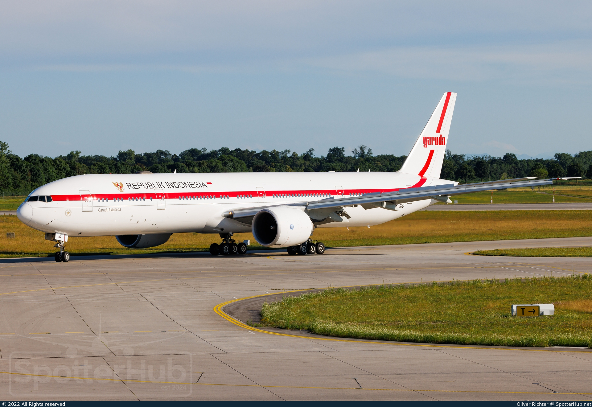 Photo of PK-GIG - Boeing 777-3U3(ER) operated by Government of Indonesia (opb Garuda Indonesia)