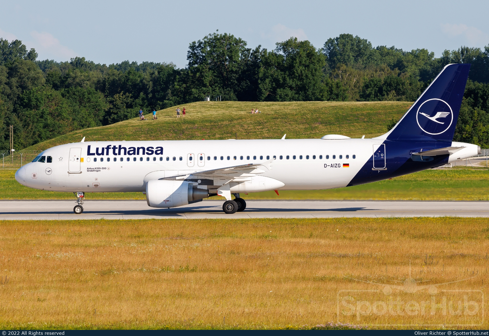 Photo of D-AIZG - Airbus A320-214 operated by Lufthansa