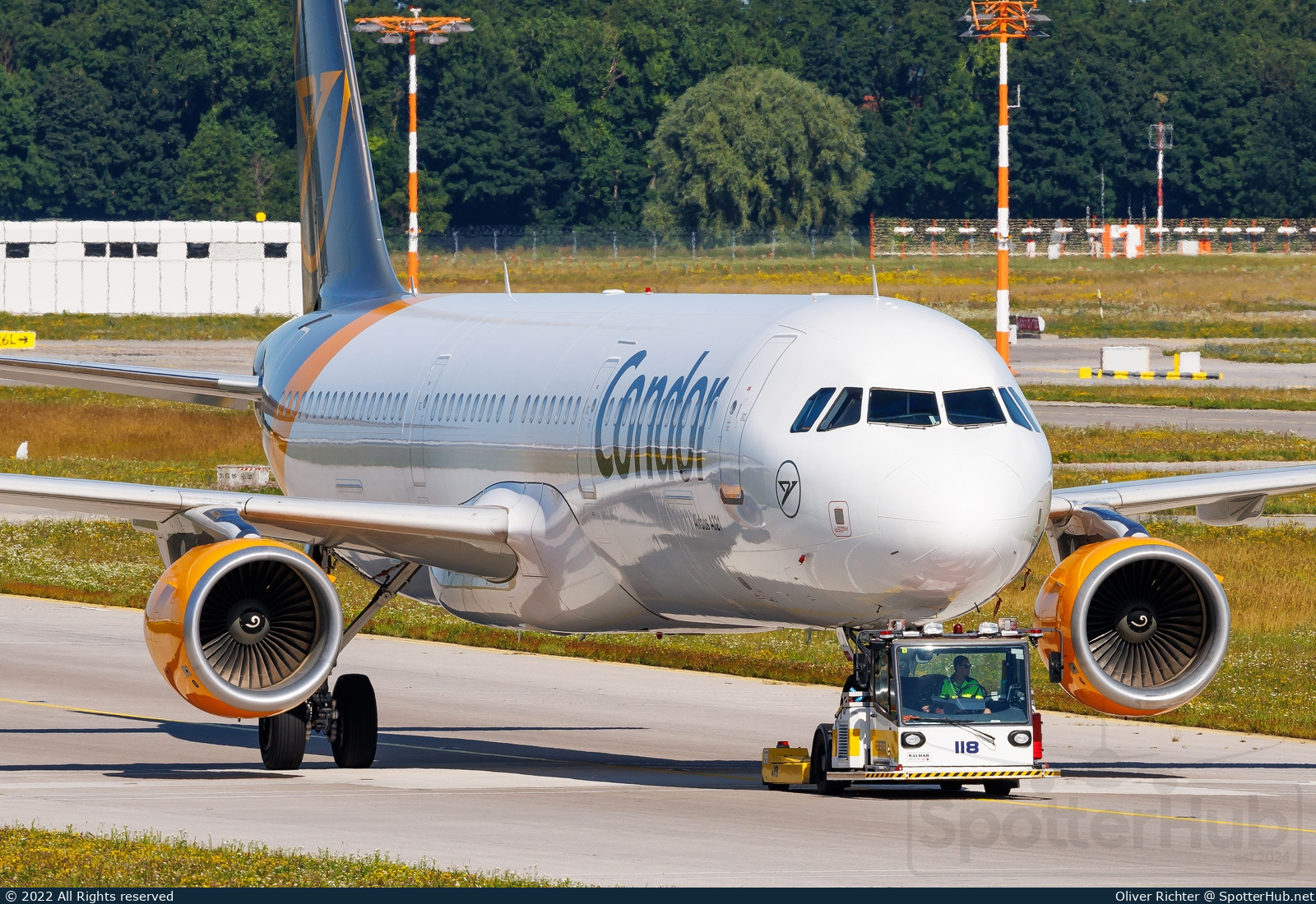 Photo of D-ATCA - Airbus A321-211 operated by Condor