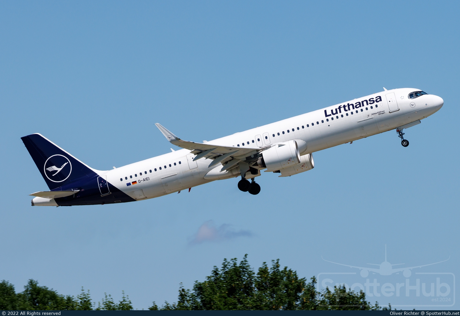 Photo of D-AIEI - Airbus A321-271NX operated by Lufthansa