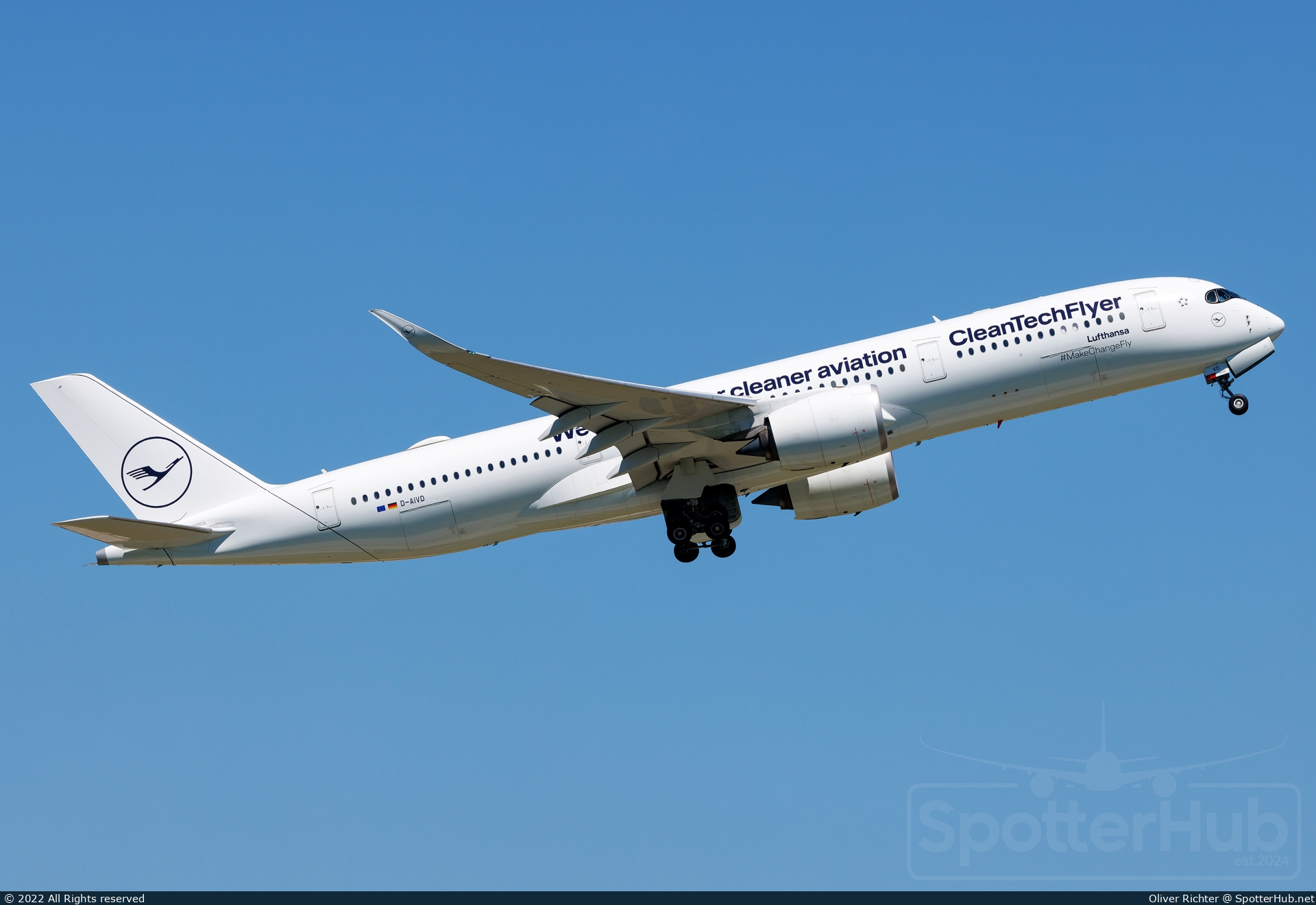Photo of D-AIVD - Airbus A350-941 operated by Lufthansa