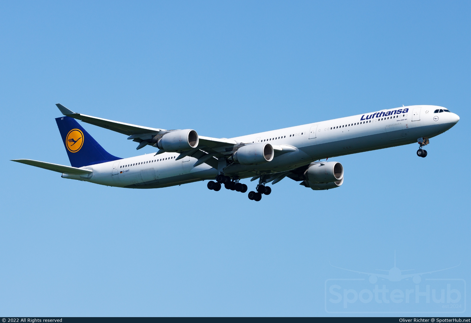 Photo of D-AIHT - Airbus A340-642 operated by Lufthansa