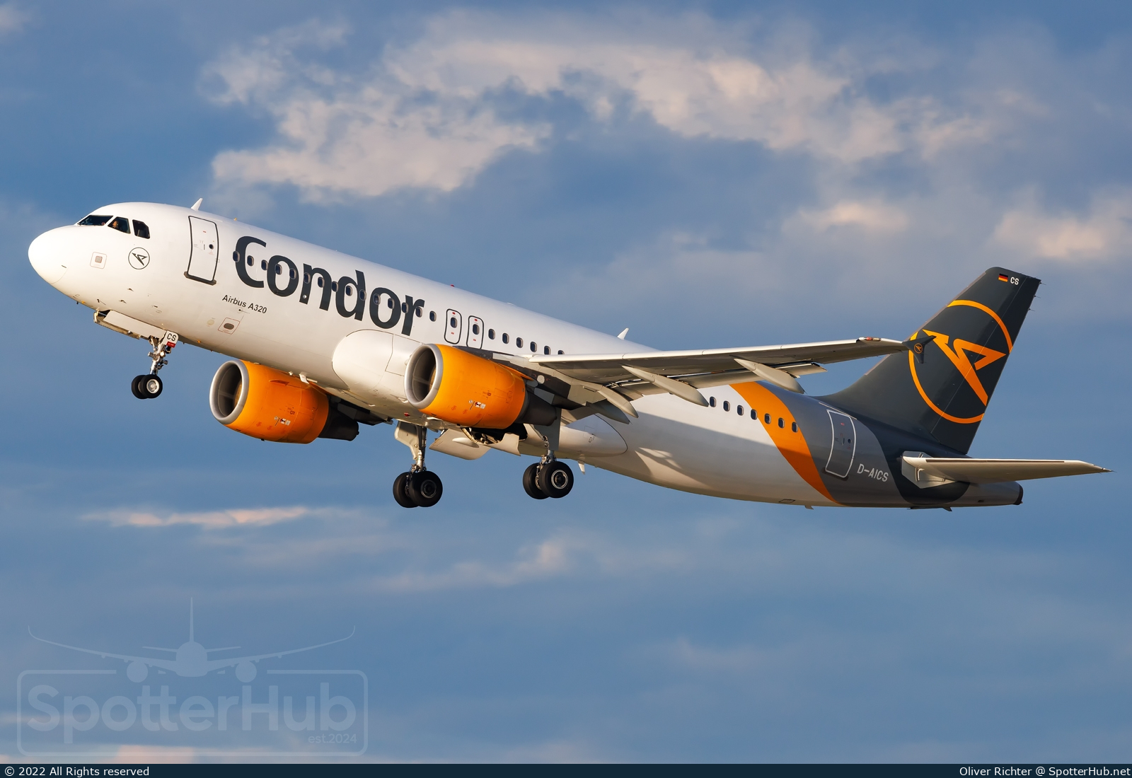 Photo of D-AICS - Airbus A320-214 operated by Condor