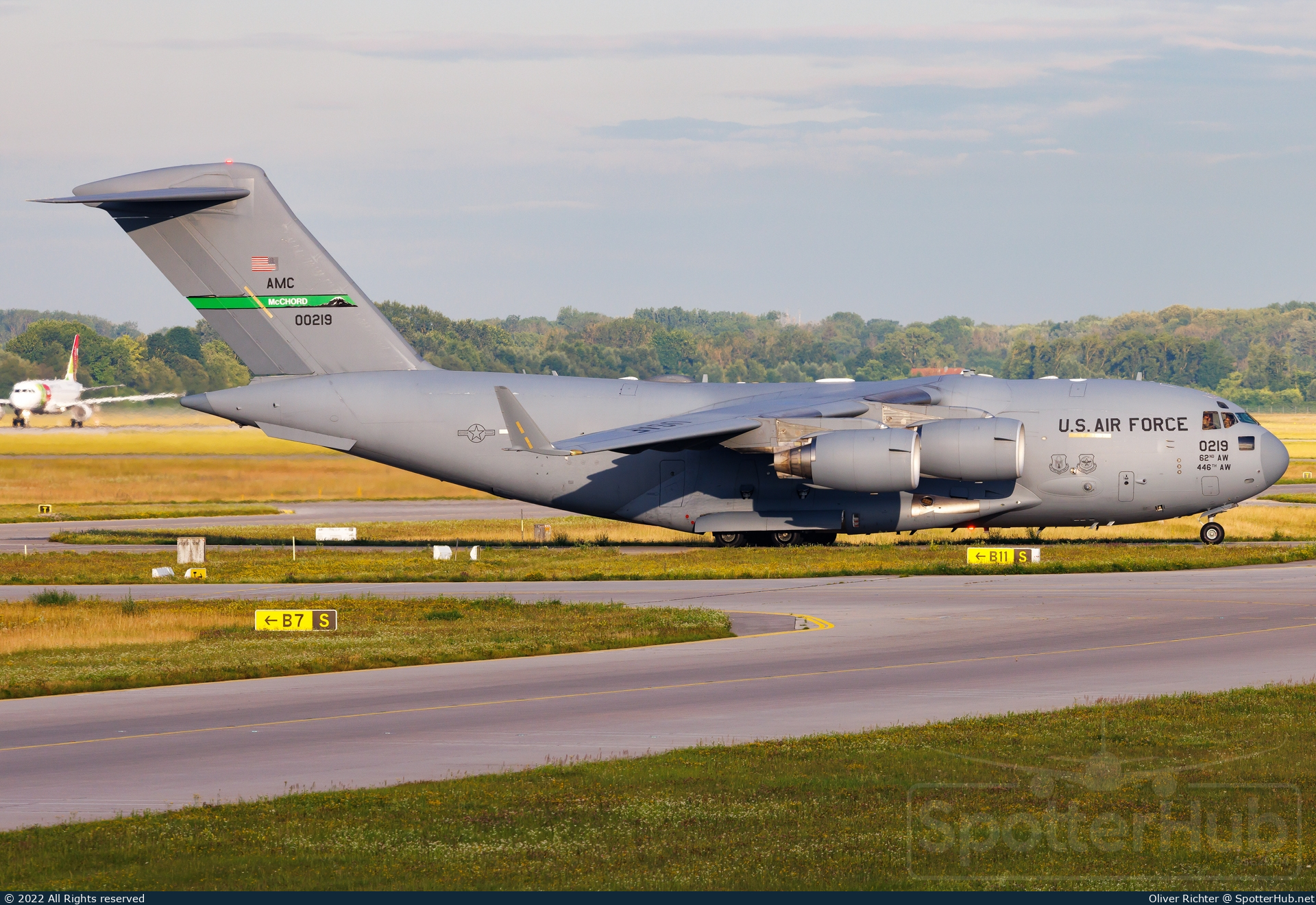 Photo of 10-0219 - Boeing C-17A Globemaster III operated by US Air Force