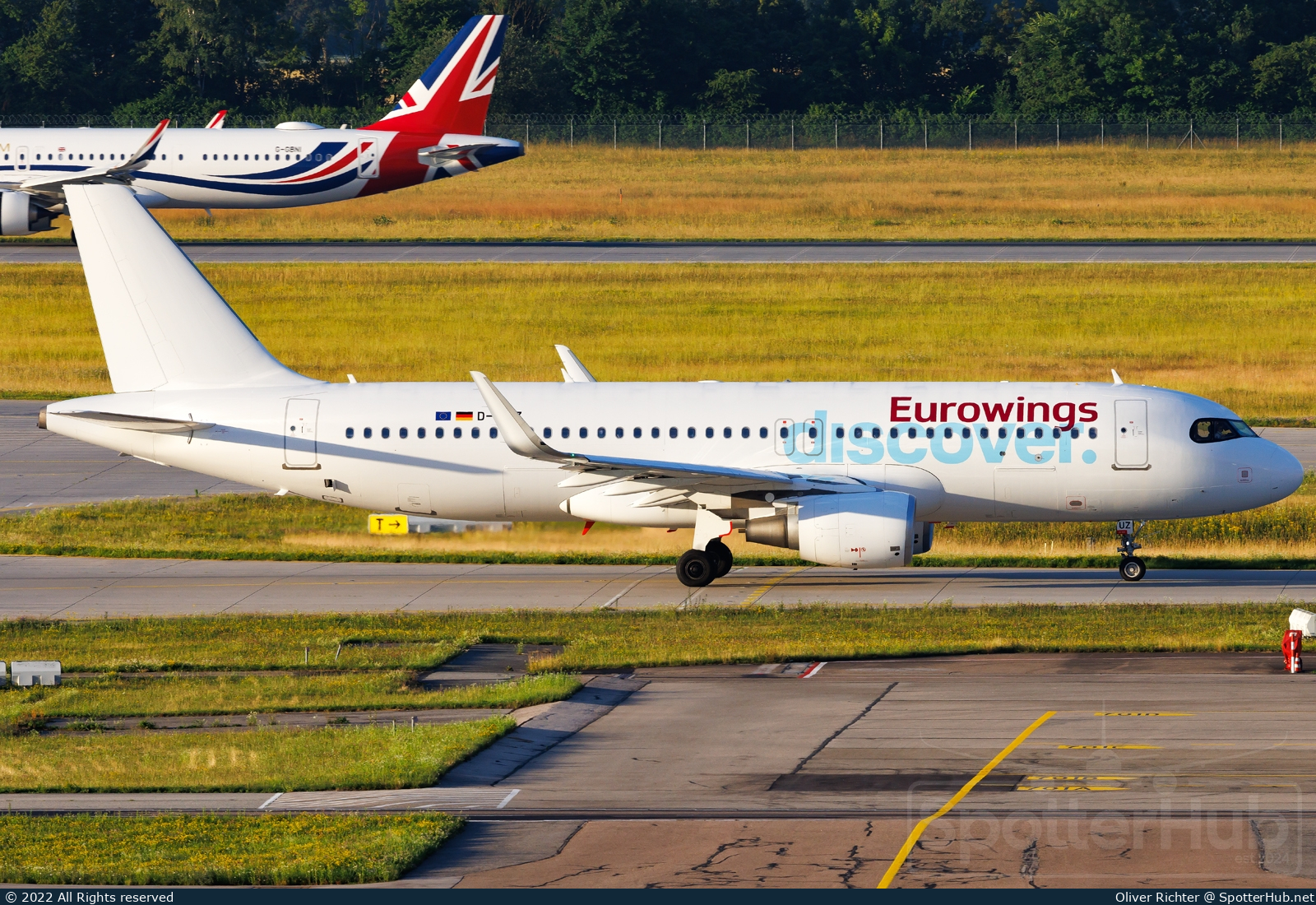Photo of D-AIUZ - Airbus A320-214 operated by Eurowings Discover