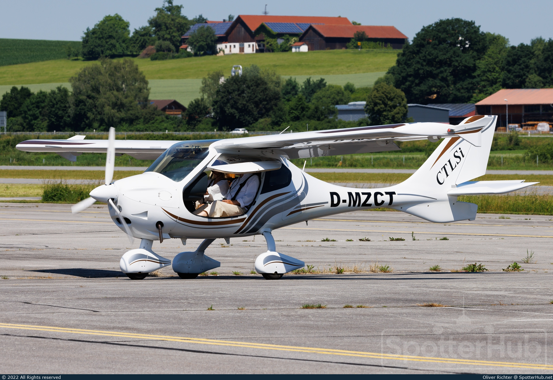 Photo of D-MZCT - Flight Design CTLSi operated by Private