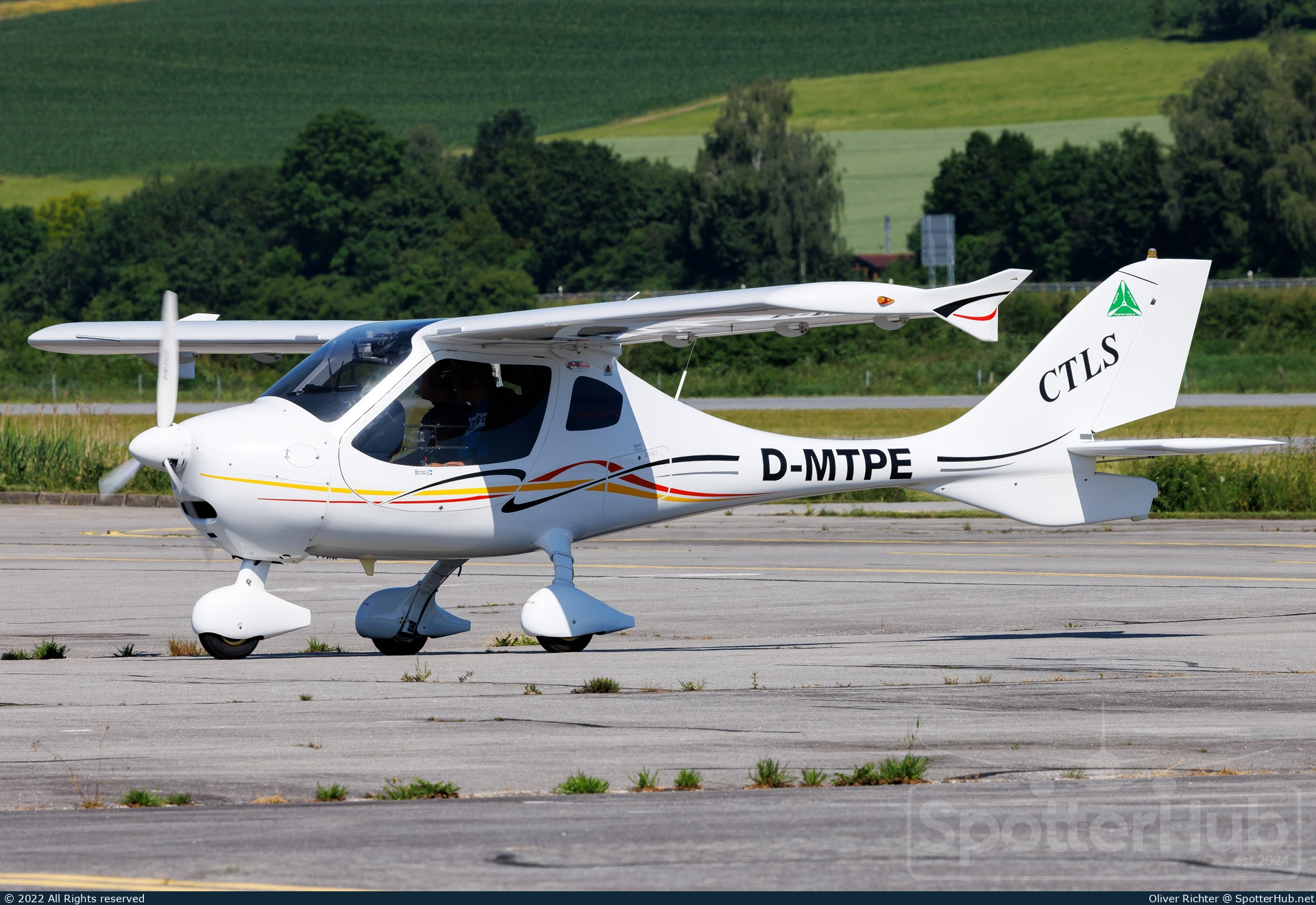 Photo of D-MTPE - Flight Design CTLS operated by Private