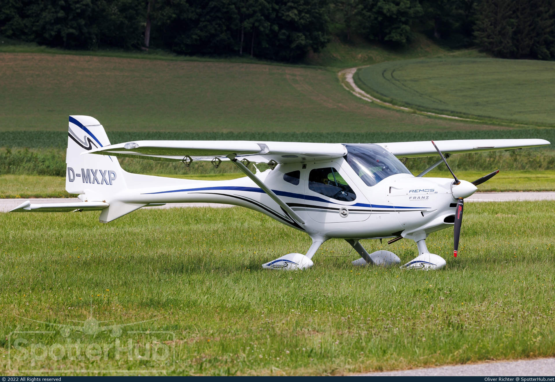 Photo of D-MXXP - Remos GX iS operated by Private