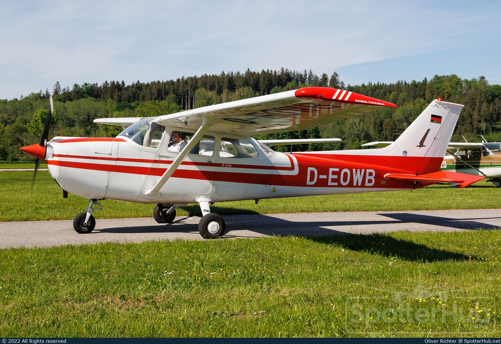 Photo of D-EOWB - Reims-Cessna F172P Skyhawk II operated by Private