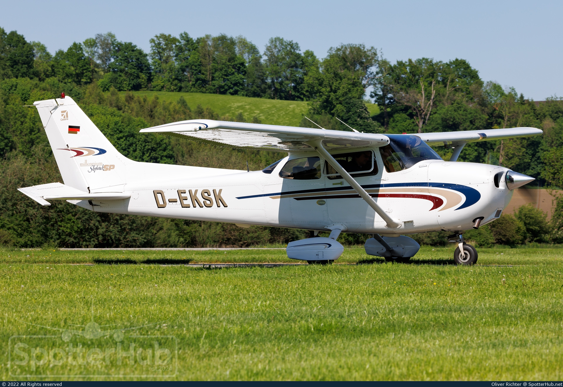 Photo of D-EKSK - Cessna 172S Skyhawk SP operated by Hanseatischer Fliegerclub München