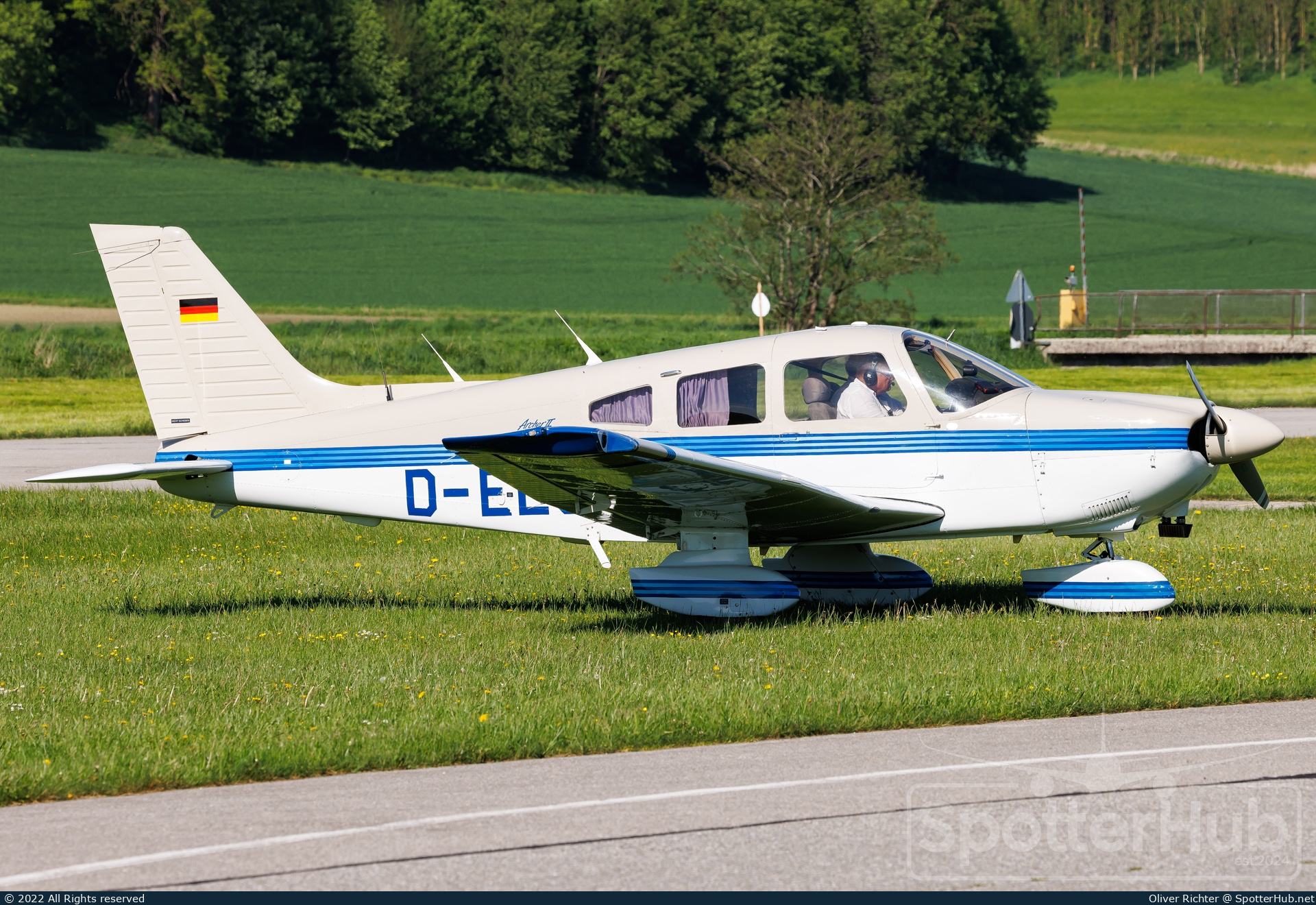 Photo of D-ELCM - Piper PA-28-181 Archer II operated by Flugsportclub Giebelstadt