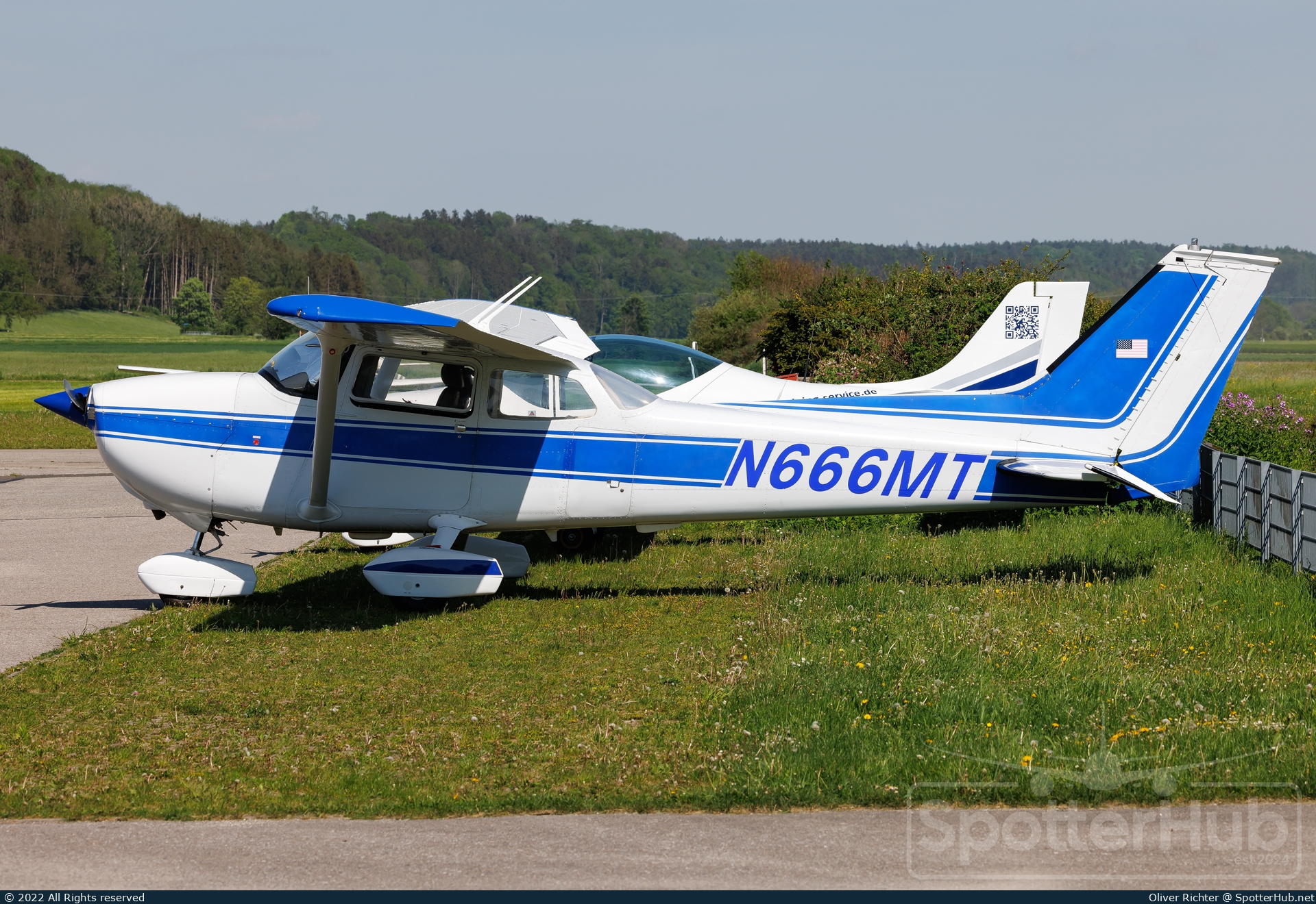 Photo of N666MT - Reims-Cessna F172M Skyhawk operated by Private