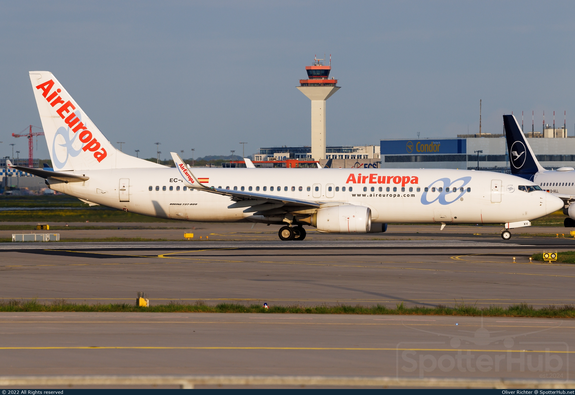 Photo of EC-LXV - Boeing 737-85P operated by Air Europa