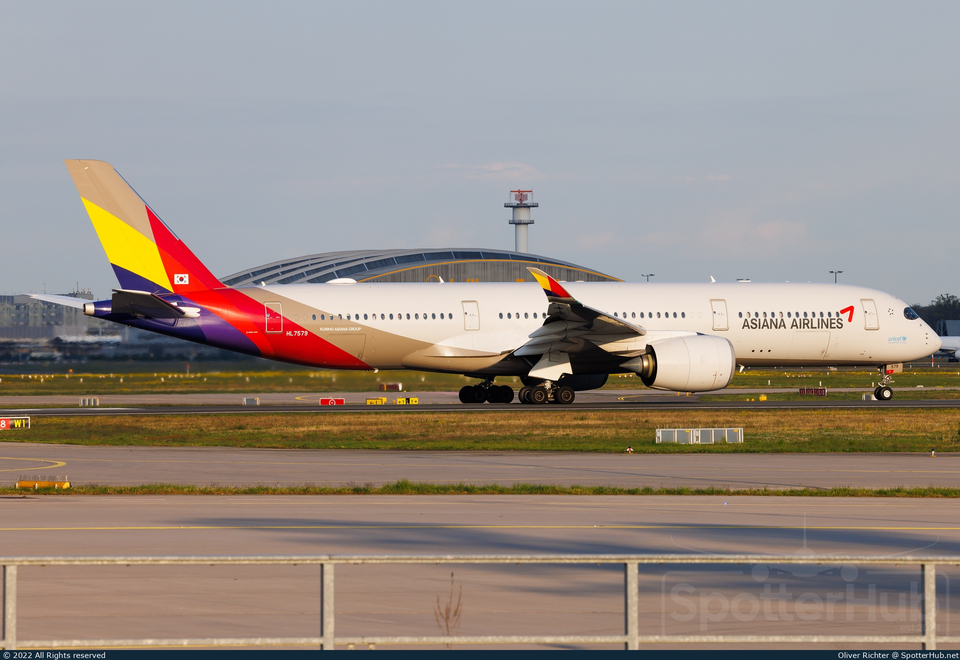 Photo of HL7579 - Airbus A350-941 operated by Asiana Airlines