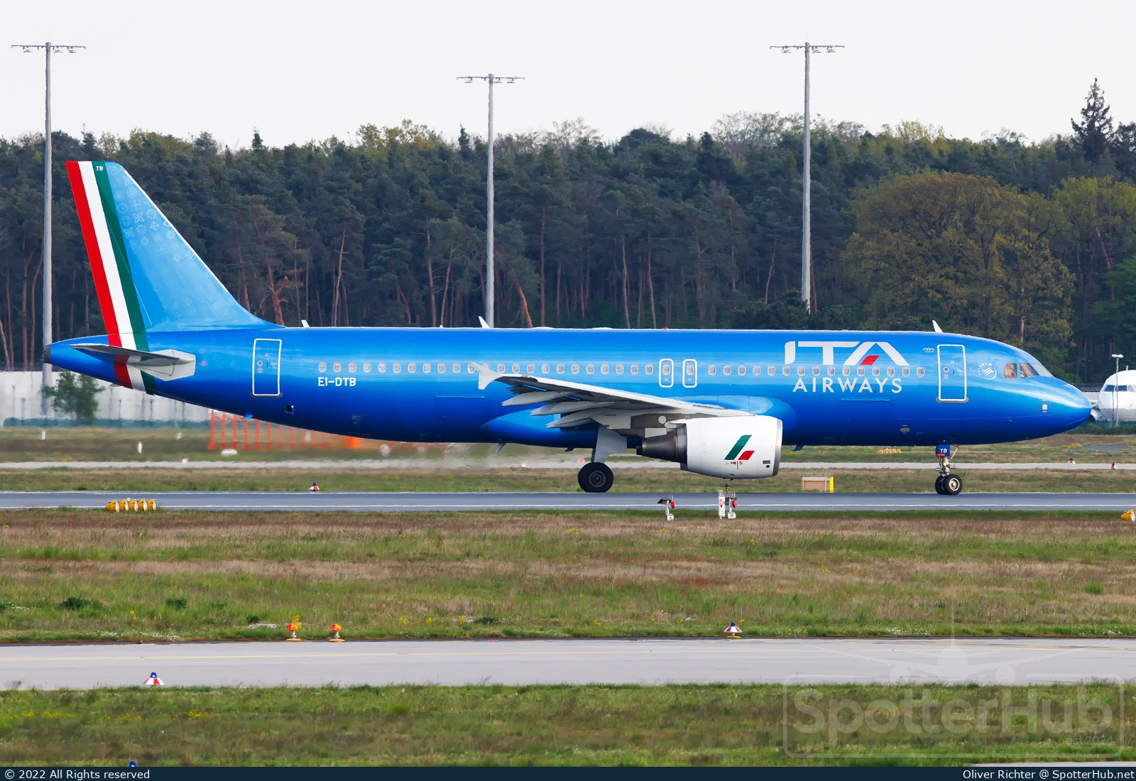 Photo of EI-DTB - Airbus A320-216 operated by ITA Airways