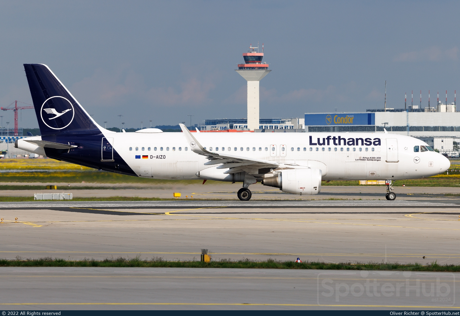 Photo of D-AIZO - Airbus A320-214 operated by Lufthansa