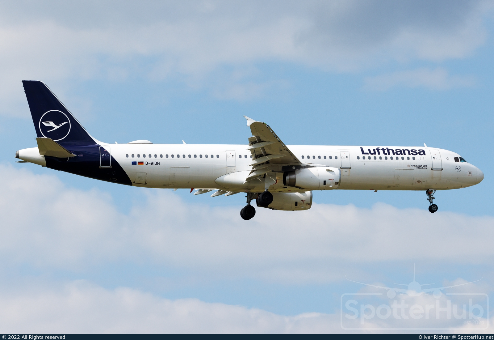 Photo of D-AIDH - Airbus A321-231 operated by Lufthansa