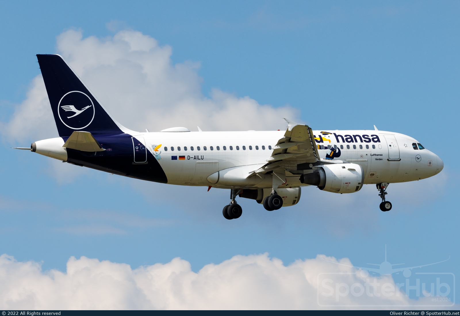 Photo of D-AILU - Airbus A319-114 operated by Lufthansa