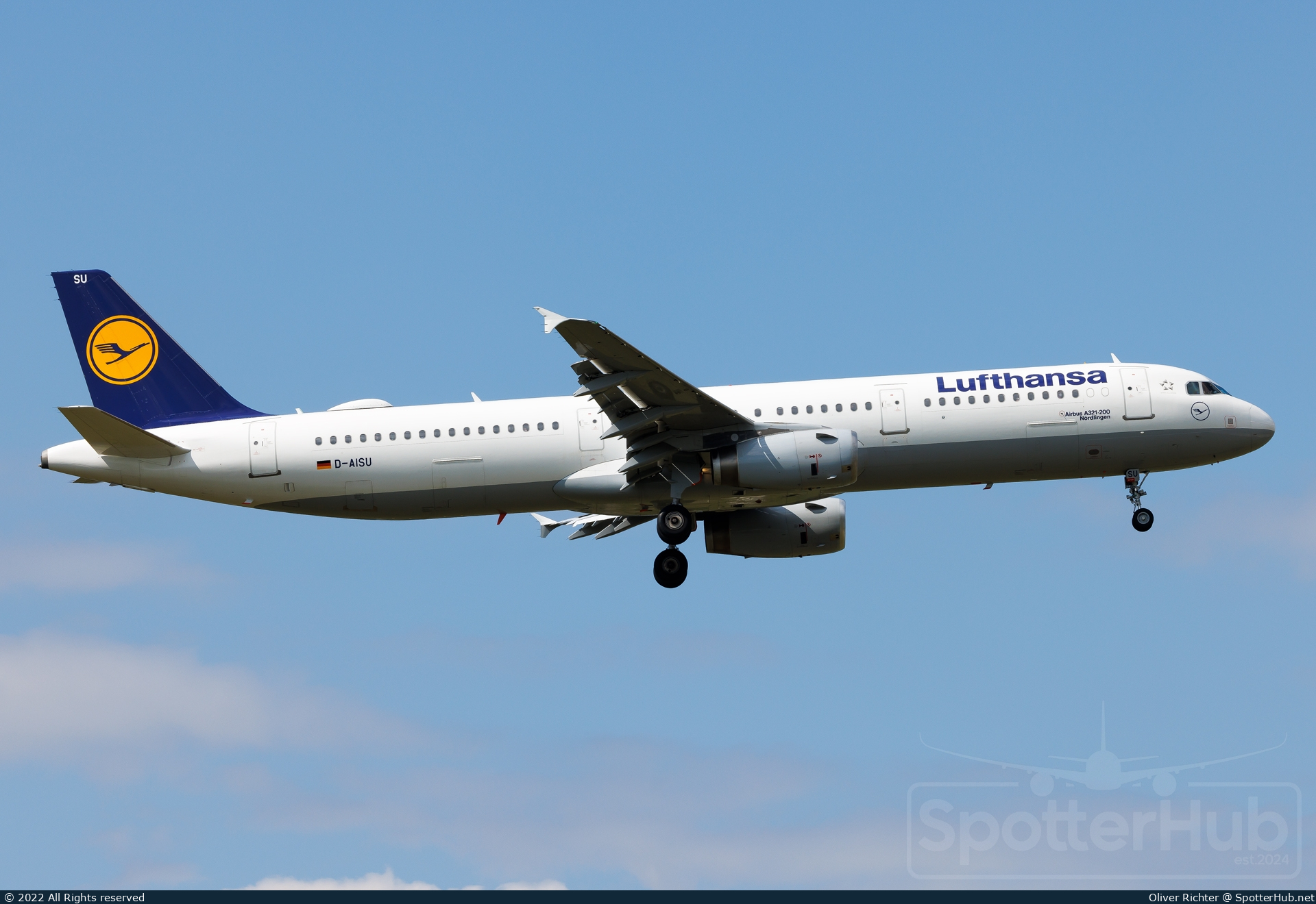 Photo of D-AISU - Airbus A321-231 operated by Lufthansa