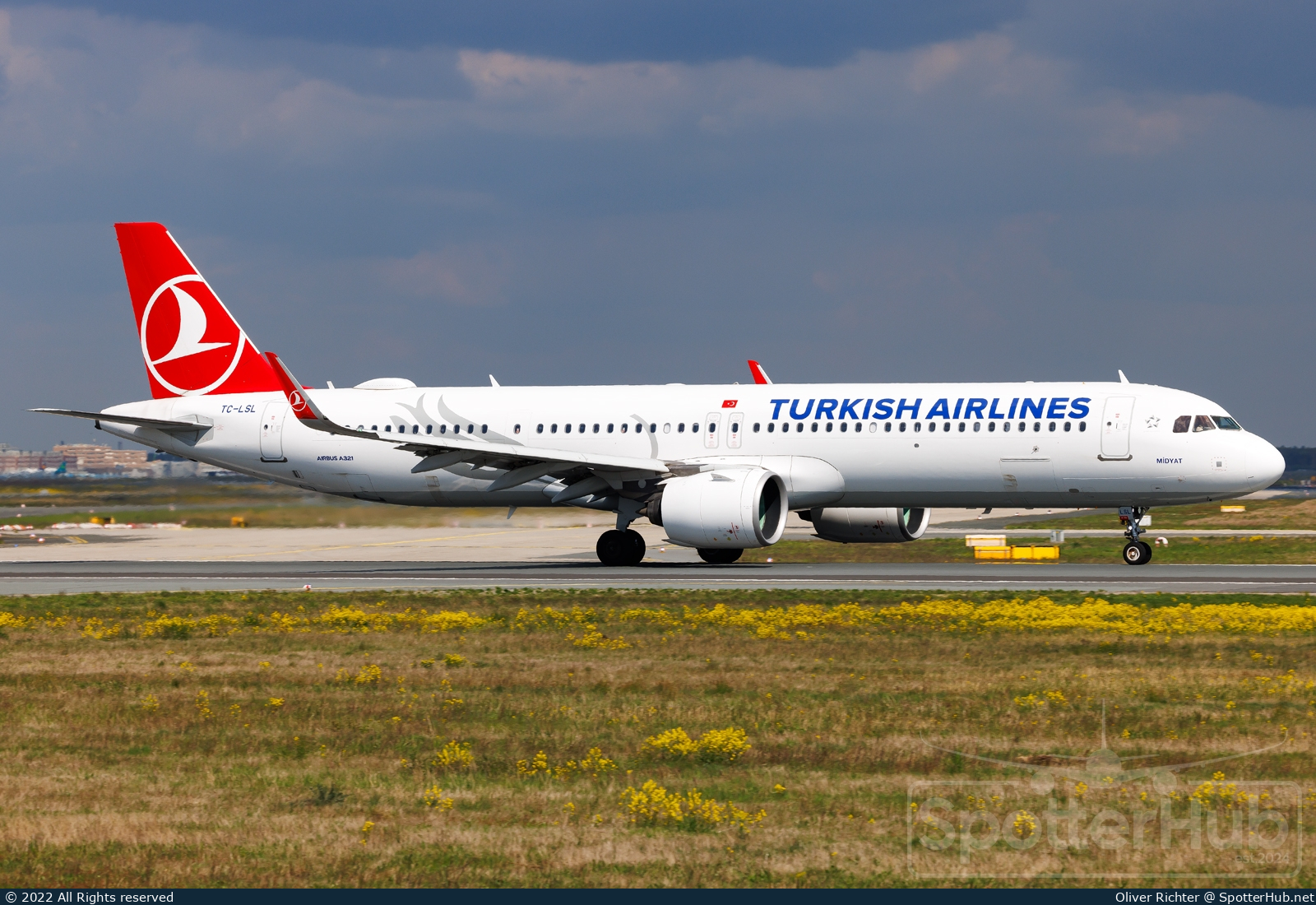 Photo of TC-LSL - Airbus A321-271NX operated by Turkish Airlines