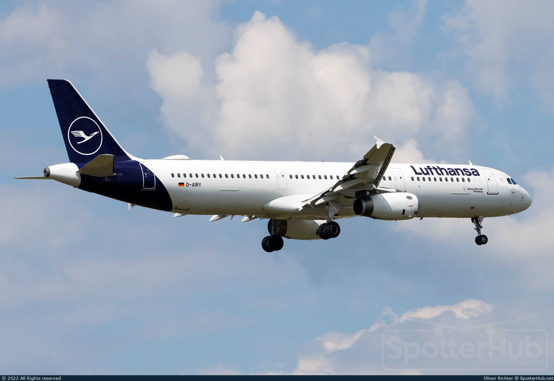 Photo of D-AIRY - Airbus A321-131 operated by Lufthansa