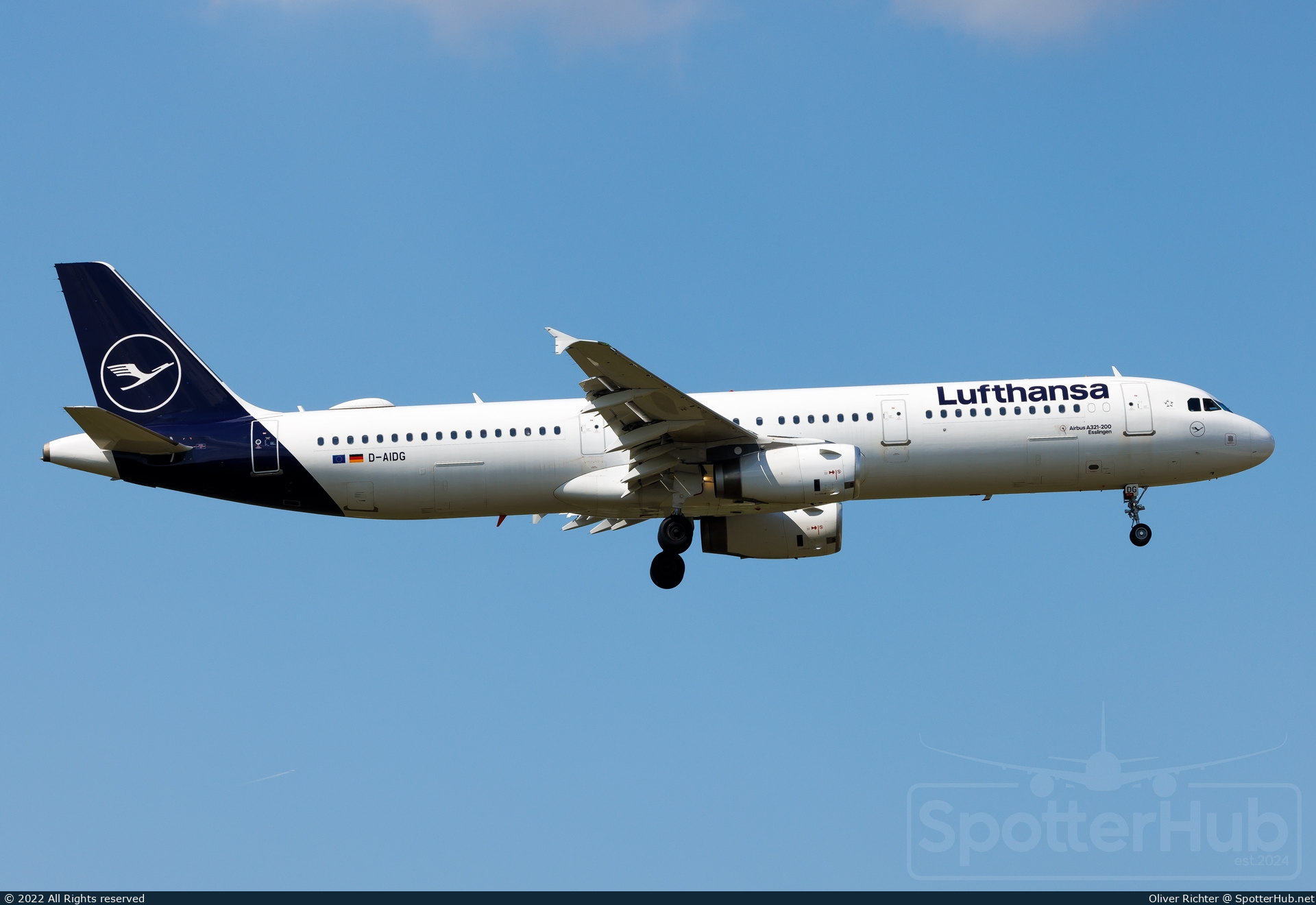 Photo of D-AIDG - Airbus A321-231 operated by Lufthansa