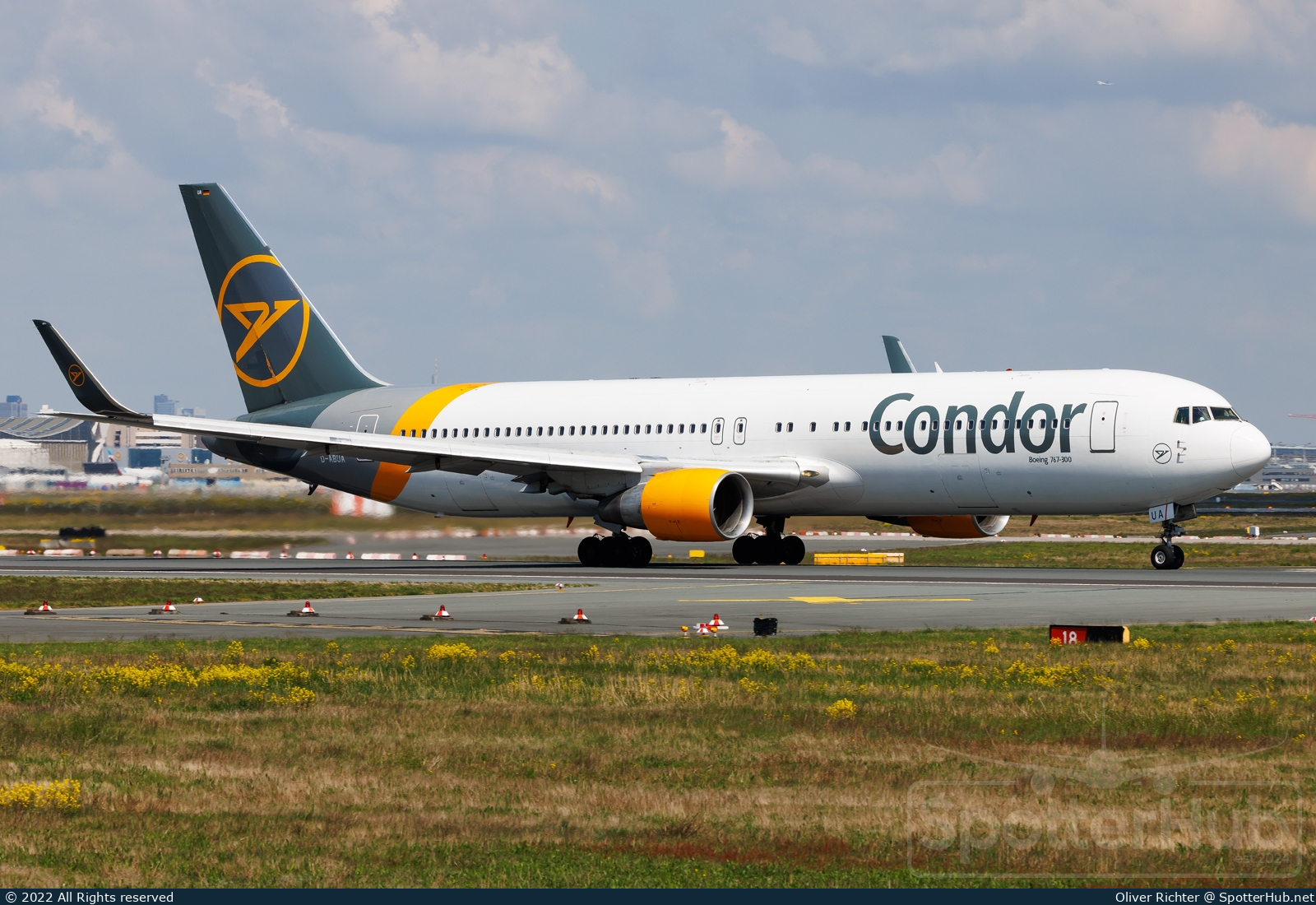 Photo of D-ABUA - Boeing 767-330(ER) operated by Condor