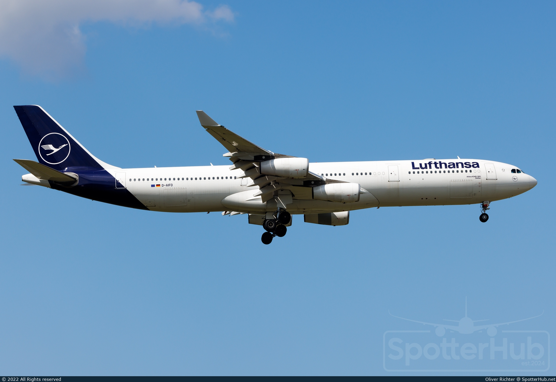Photo of D-AIFD - Airbus A340-313 operated by Lufthansa