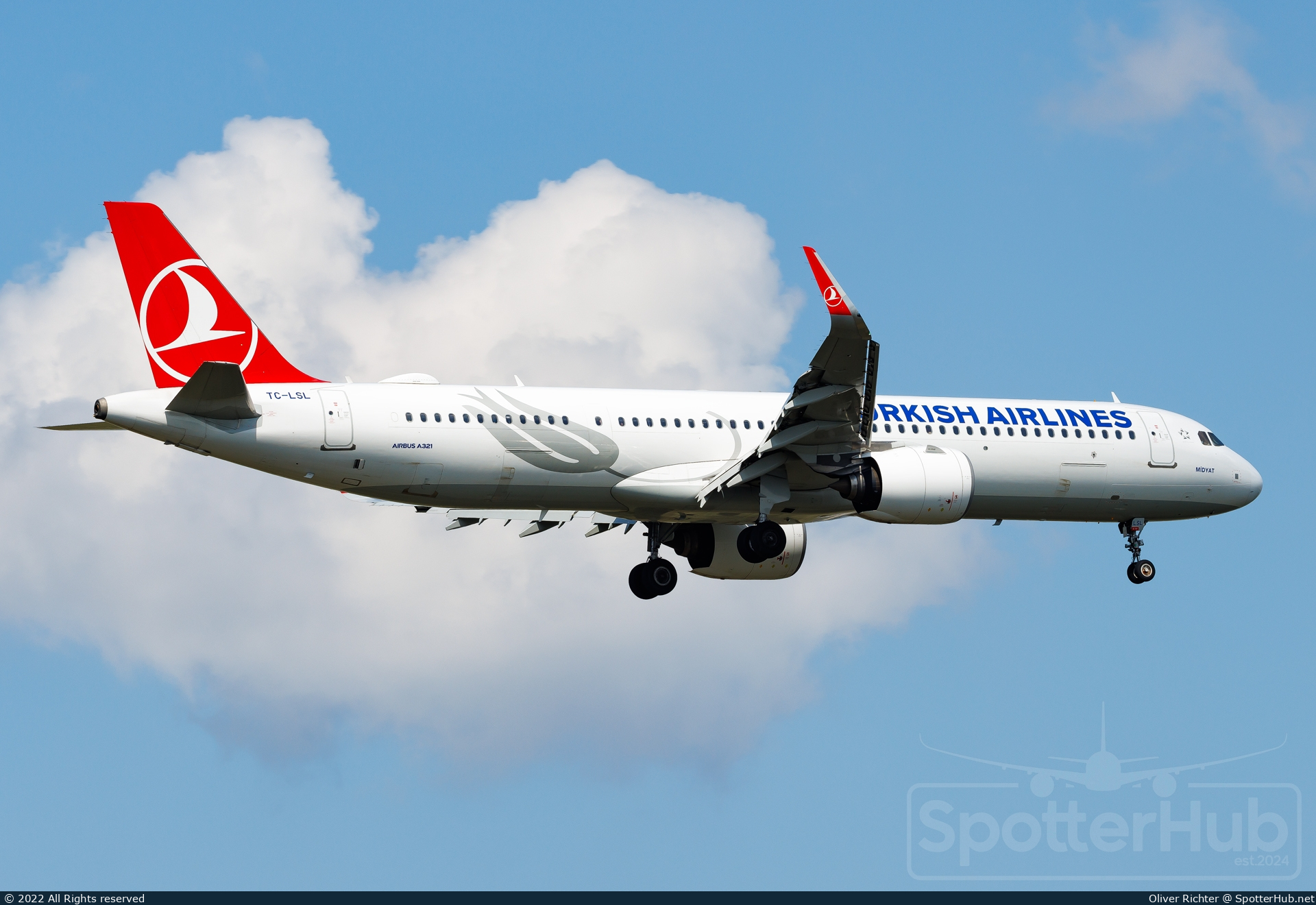 Photo of TC-LSL - Airbus A321-271NX operated by Turkish Airlines
