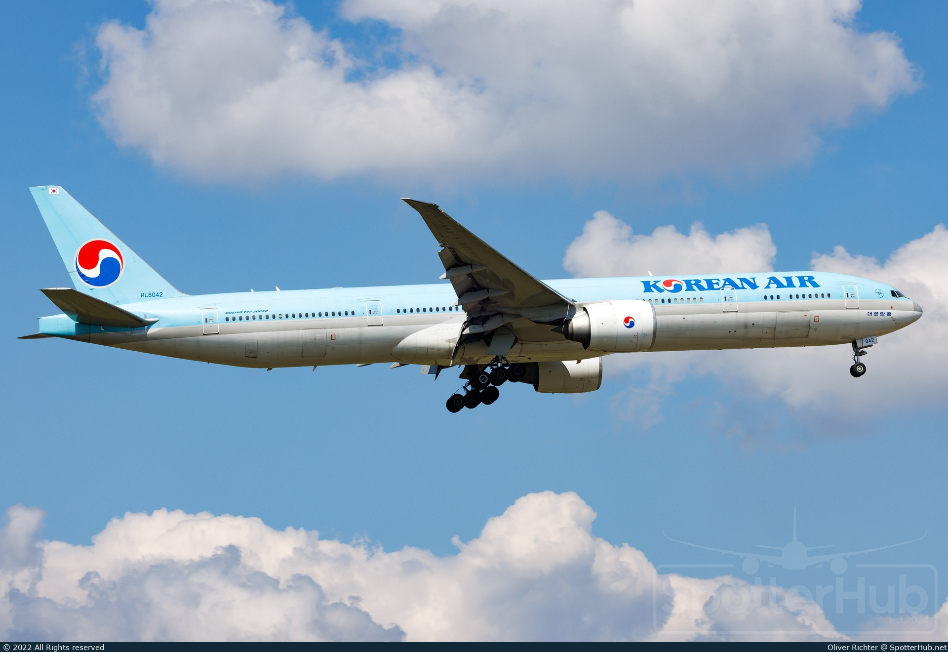 Photo of HL8042 - Boeing 777-3B5(ER) operated by Korean Air
