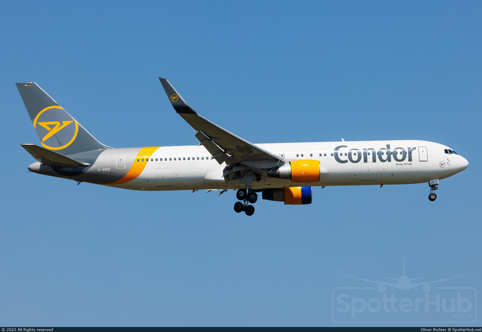 Photo of D-ABUE - Boeing 767-330(ER) operated by Condor