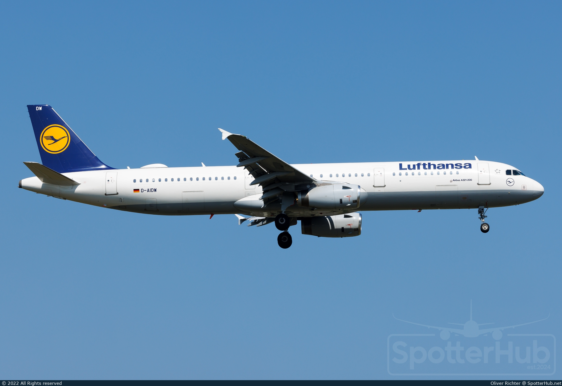 Photo of D-AIDW - Airbus A321-231 operated by Lufthansa