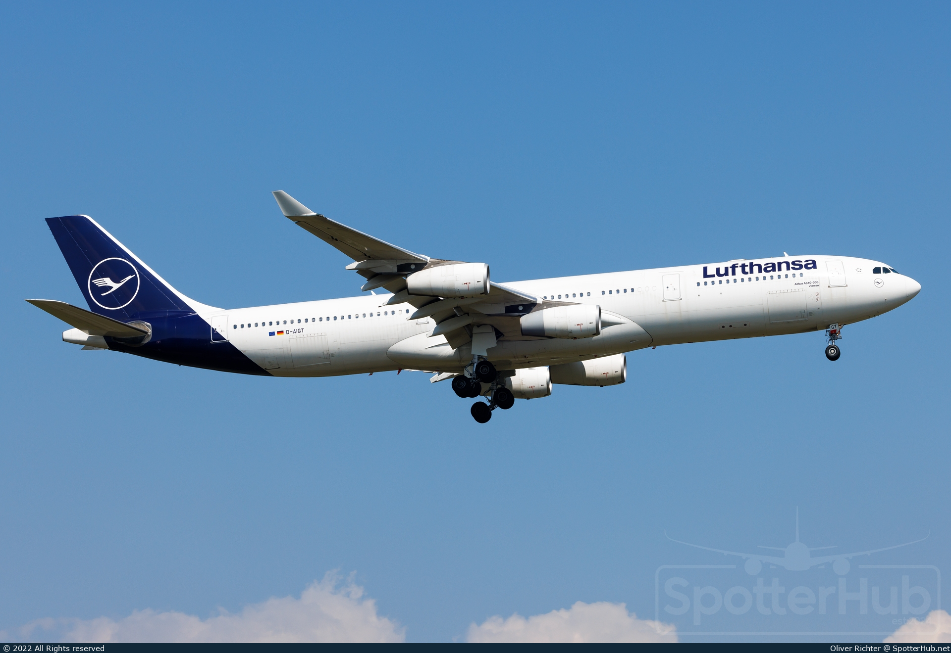 Photo of D-AIGT - Airbus A340-313 operated by Lufthansa