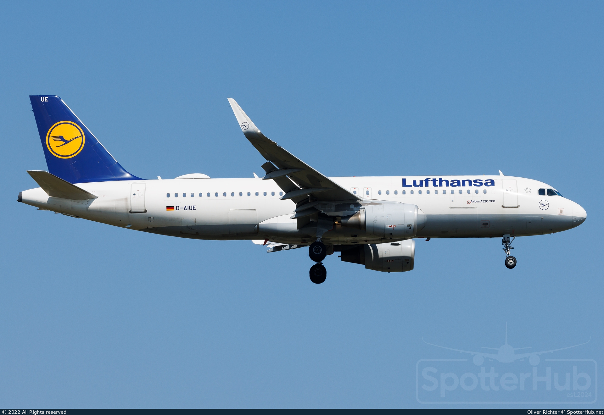 Photo of D-AIUE - Airbus A320-214 operated by Lufthansa