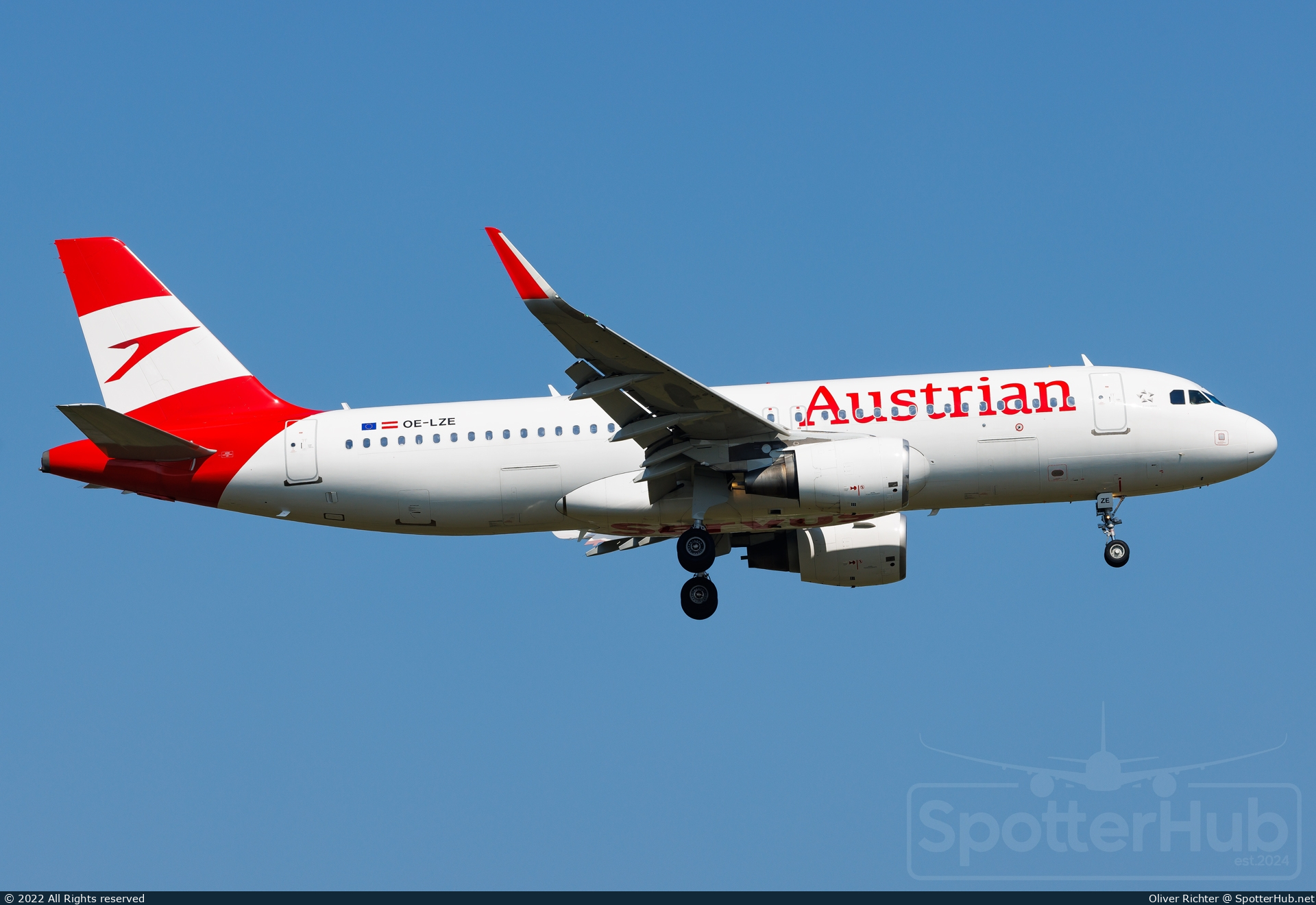 Photo of OE-LZE - Airbus A320-214 operated by Austrian Airlines
