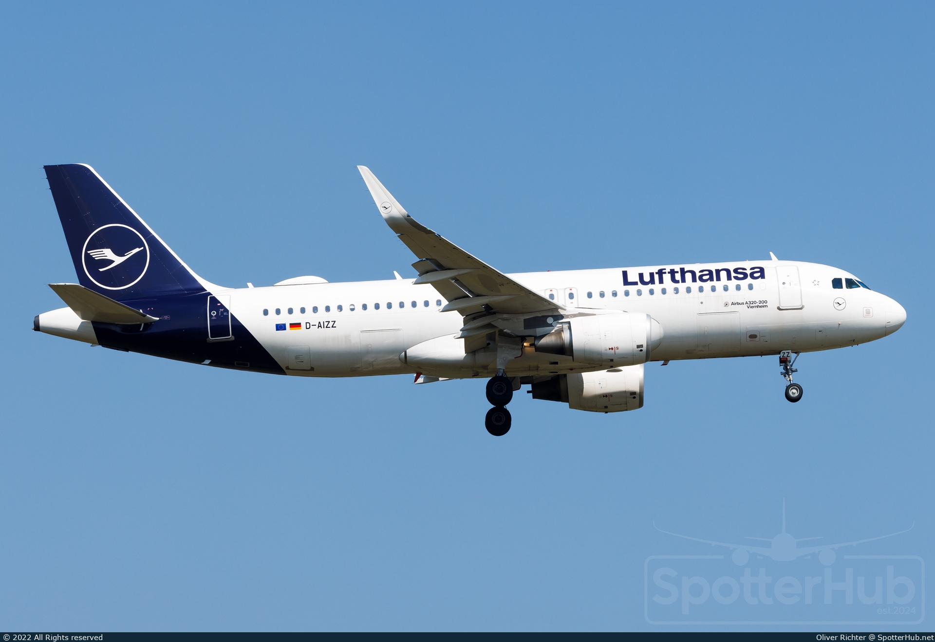 Photo of D-AIZZ - Airbus A320-214 operated by Lufthansa