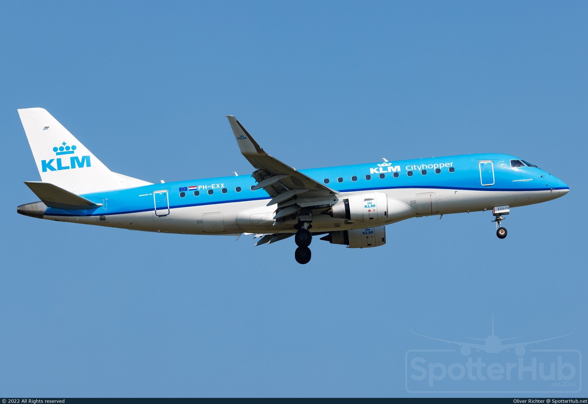 Photo of PH-EXX - Embraer ERJ-175STD operated by KLM Cityhopper
