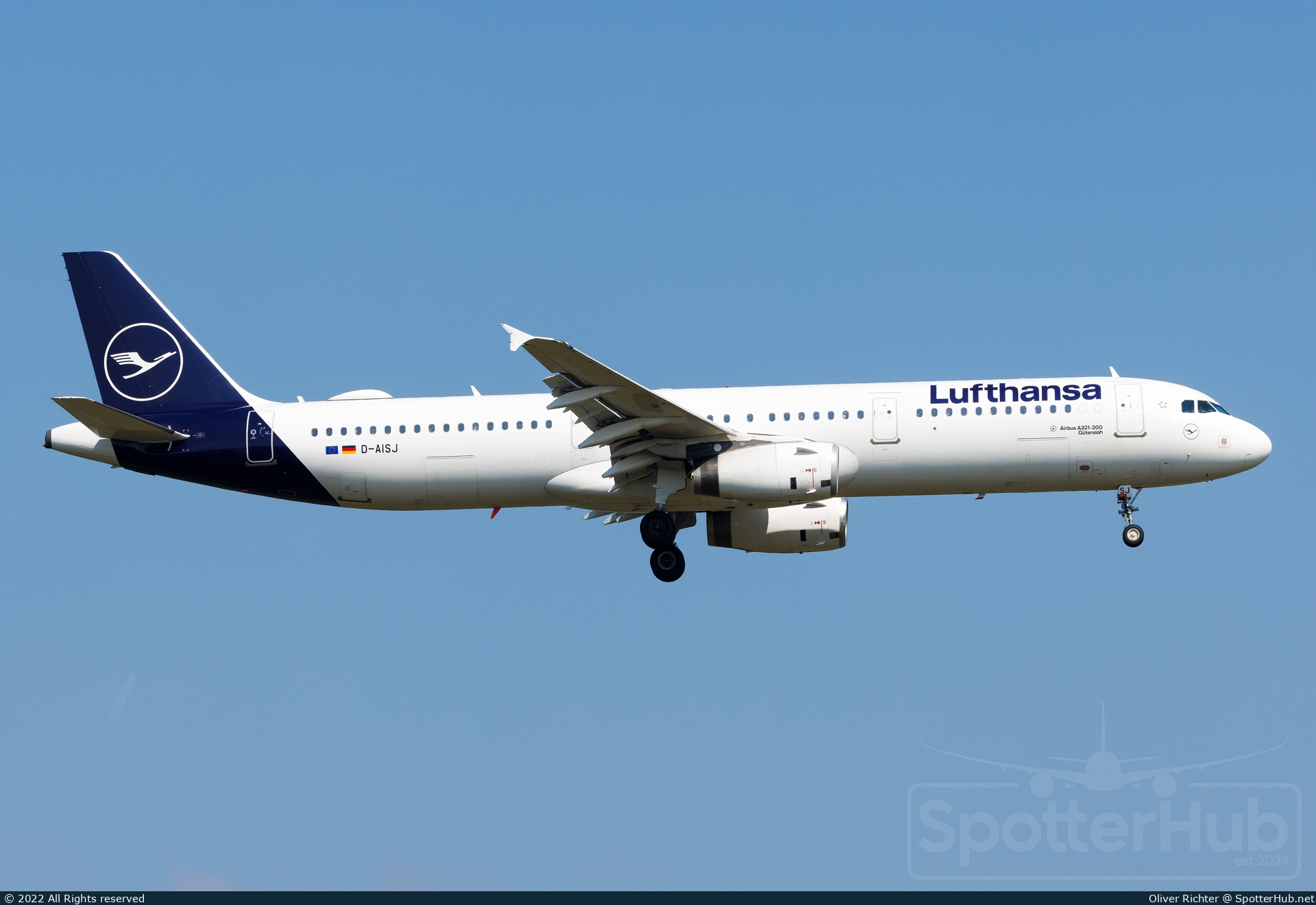 Photo of D-AISJ - Airbus A321-231 operated by Lufthansa