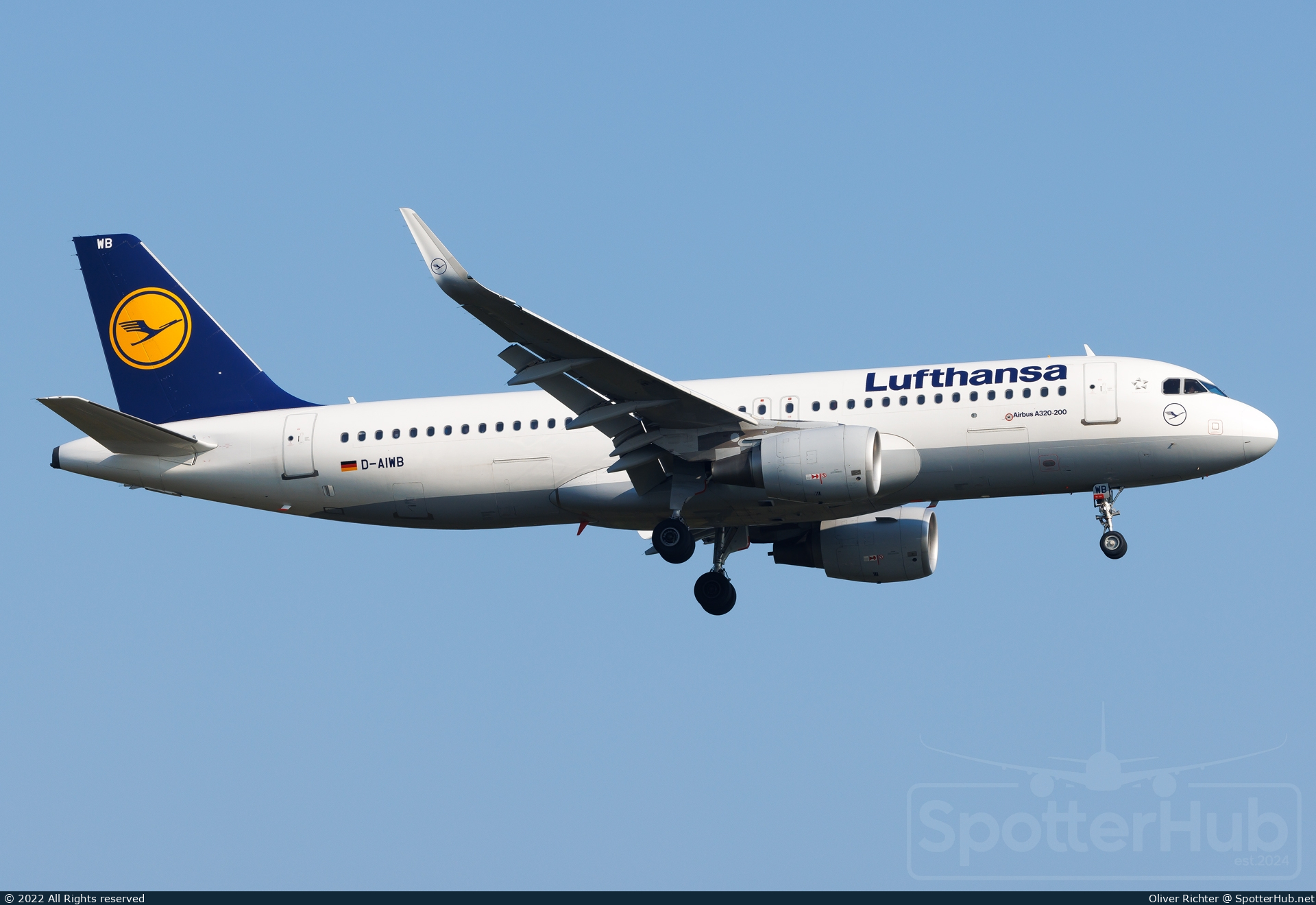 Photo of D-AIWB - Airbus A320-214 operated by Lufthansa