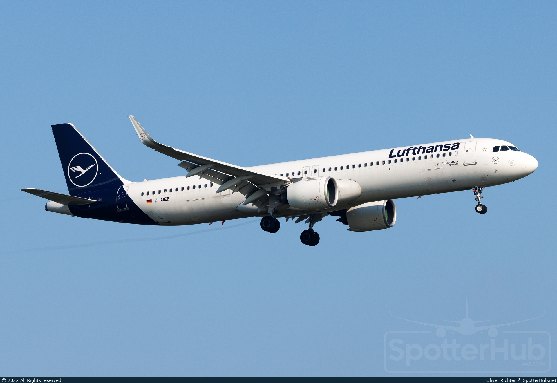 Photo of D-AIEB - Airbus A321-271NX operated by Lufthansa