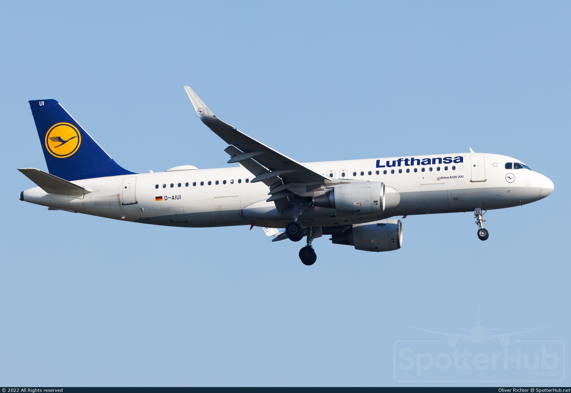 Photo of D-AIUI - Airbus A320-214 operated by Lufthansa