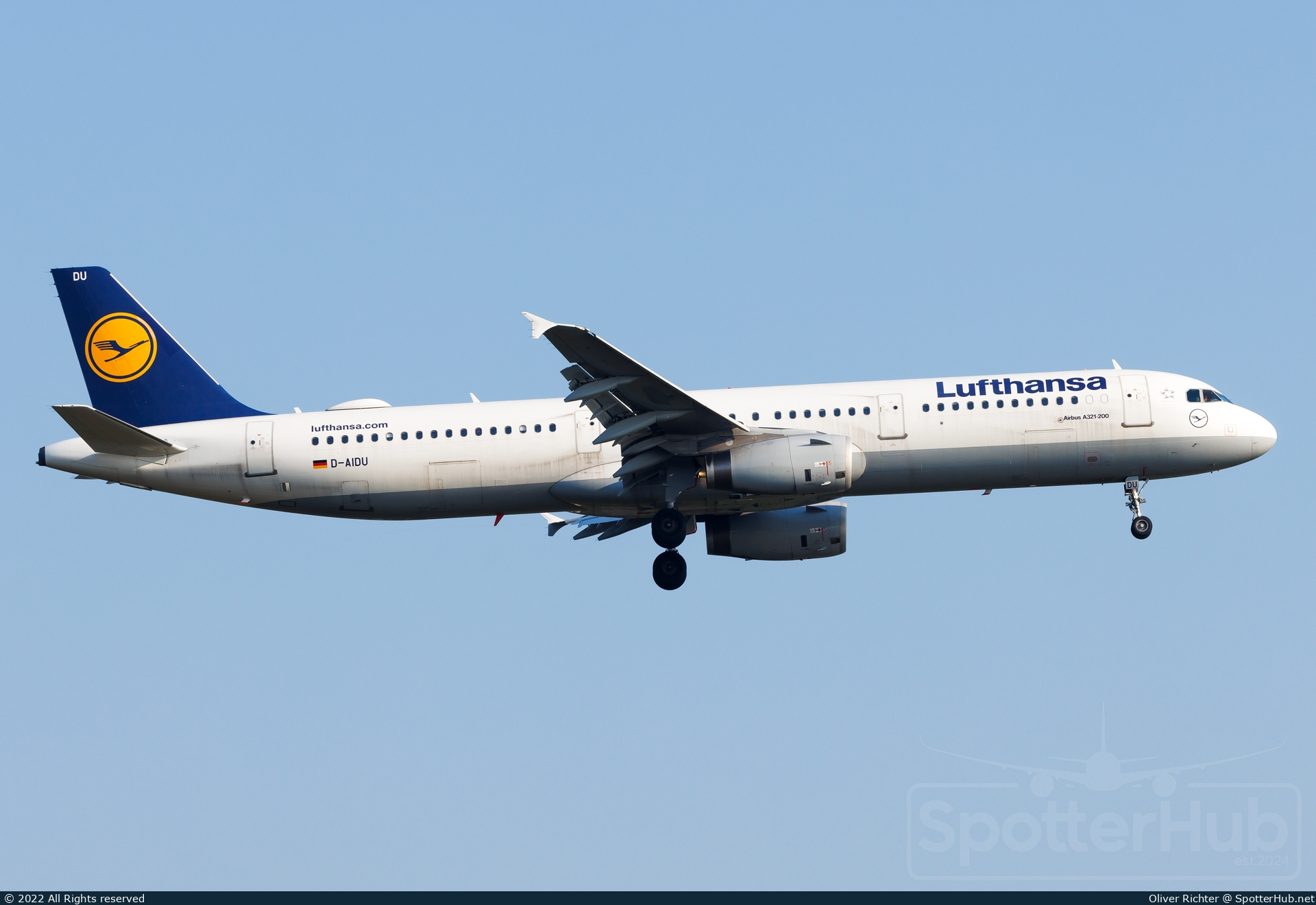 Photo of D-AIDU - Airbus A321-231 operated by Lufthansa