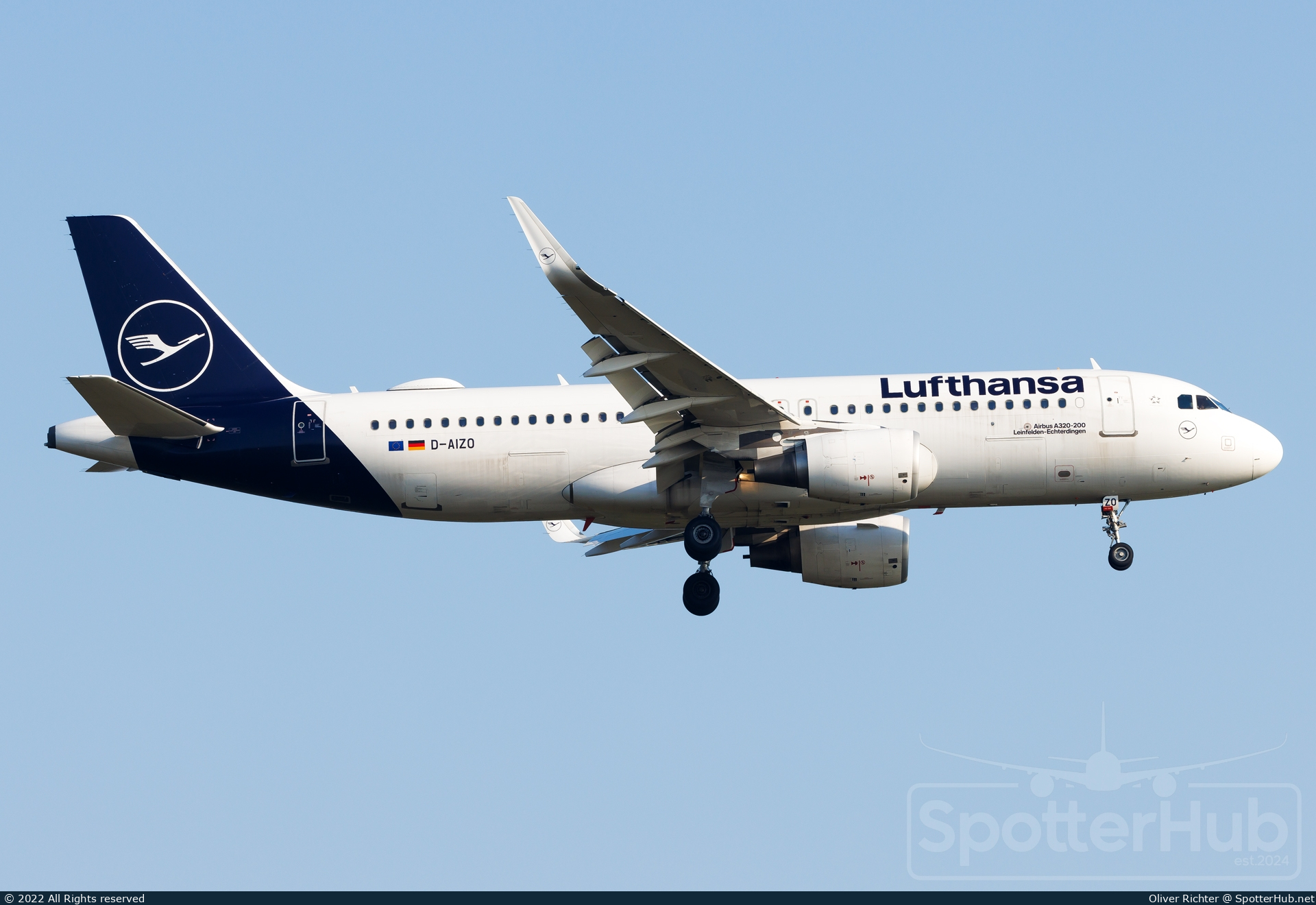 Photo of D-AIZO - Airbus A320-214 operated by Lufthansa