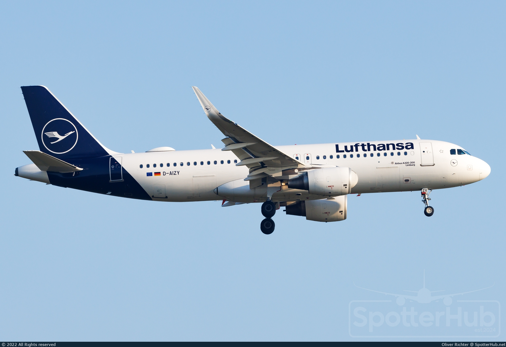 Photo of D-AIZY - Airbus A320-214 operated by Lufthansa
