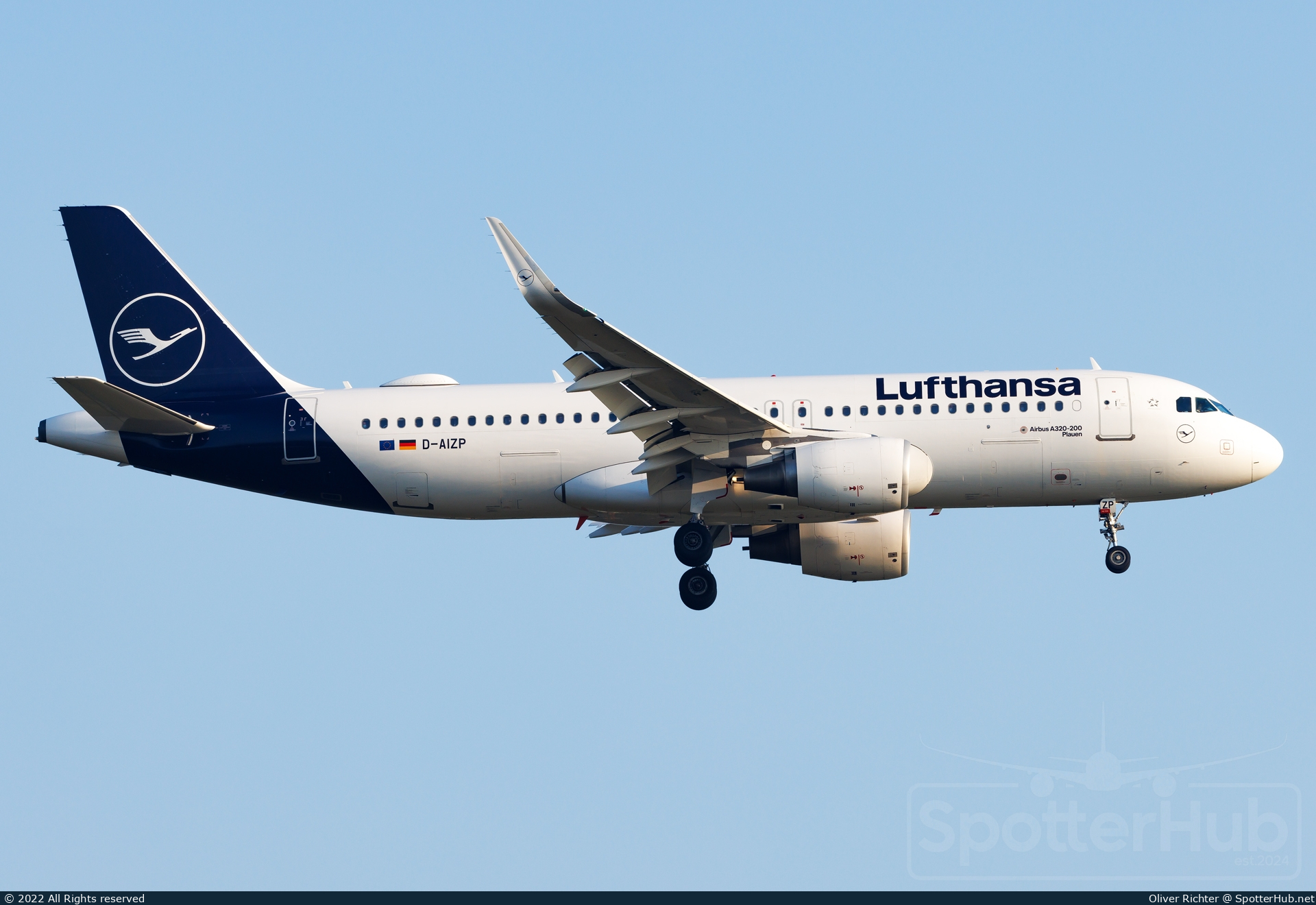 Photo of D-AIZP - Airbus A320-214 operated by Lufthansa